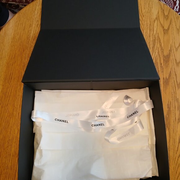 CHANEL Ladies Wool Jacket, Size 44 - Picture 11 of 14